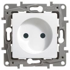 ETIKA розетка 1-местная без заземления, без защитных шторок, скрытой установки, белый (672220). Розетка. LegranD